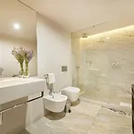 Five Stars 8 Building Hotel