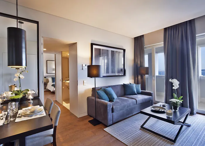 Five Stars 8 Building Hotel