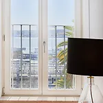 Five Stars 8 Building Hotel