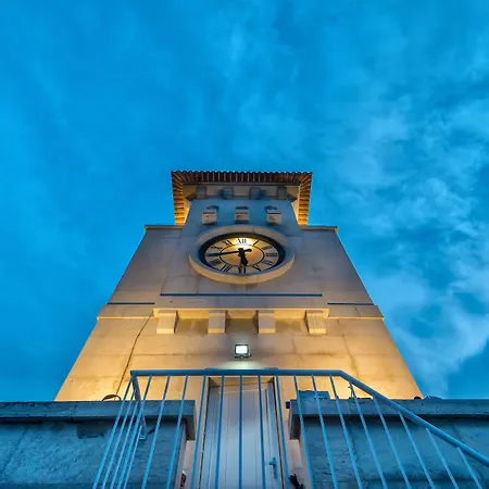 Five Stars 8 Building Hotel