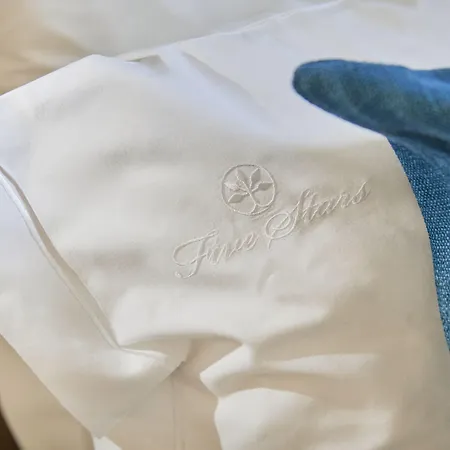 Five Stars 8 Building ホテル 4*