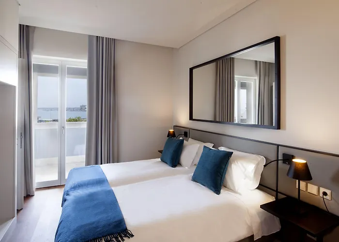 Five Stars 8 Building Hotel 4*